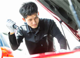 車輌検査スタッフ